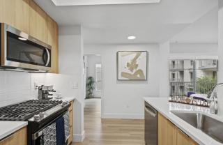 Sunset Duo 2 bedroom Charm with FREE Parking - 5