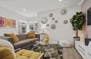Sunset Duo 2 bedroom Charm with FREE Parking - 4