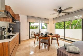 King Suite with Private Balcony, Gym, Rooftop Pool - 3