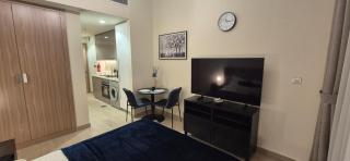 Studio Uni at Azizi Riviera 43 Near Business Bay - 2
