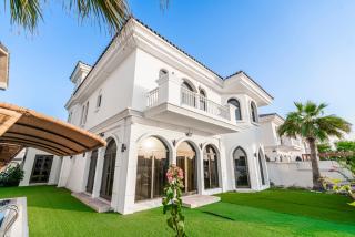 Escape 24 Luxury 5BR Villa with Private pool and Beach access in Palm Jumeirah Frond F - 9