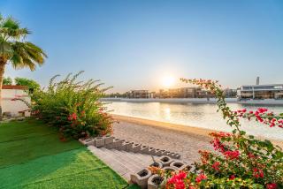 Escape 24 Luxury 5BR Villa with Private pool and Beach access in Palm Jumeirah Frond F - 5