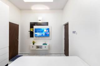 Fully Furnished 3 bedroom Shortlet Apartment in Orchid Road, Lekki with Constant Power - Lekki - 5