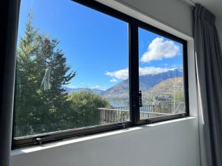 Spectacular Lake and Mountain Views Close to town - Queenstown - 3