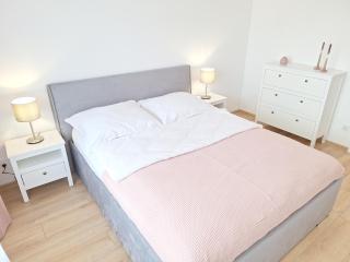 Classic Apartament - prywatny parking, blisko szpital Arkońska i Strzałowska - 0