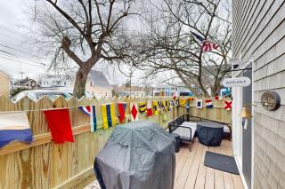 Studio Condo Close to Beach with Patio, and W and D - 9