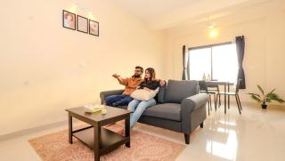 Furnished 2 BHK near Kharadi with High speed Wi-Fi - Pune - 0
