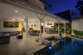 Exquisite 4BR Villa Oasis in Central Seminyak, Bali - Seminyak - 6