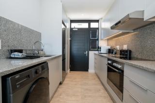 Burmeister 302 - Beach Front Views with Onsite Parking - Cape Town - 7