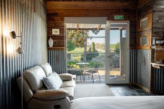 Bed in a Shed Vineyard Stay - Watervale - 8