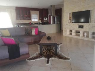 Sunset Retreat - A home-away-from-home - Gqeberha - 0
