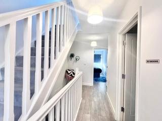 Stunning Five Bedroom Holiday Home in Chartham with Hot Tub - Chartham - 9