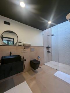 Earthsong & Birdsong Luxury Pool Villa by Luxunlock Private Villas - Suntikoppa - 2