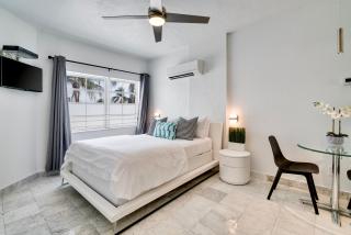 Best Beach Location - Wi-Fi, TV & Amenities - 1