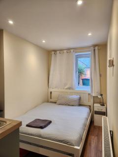 Ensuite Studio Flat Crawley-Gatwick - Ifield - 6