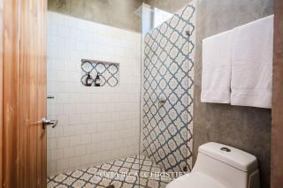 Steps to the Main Surf Break - 6 Bedroom Villa - Refundores - 7