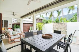 Sunhaven Palm Cove 3 Bedroom House with Pool, AC & Free Parking - 6