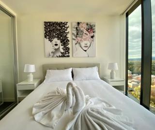 Queen Bed Luxury Parisian Paradise with Amazing City Views & Gym - Adelaide - 7