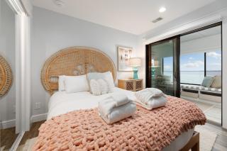 Water’s Edge Private Frontage + Dock Hot Tub AC - Traverse City - 8