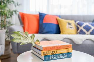 Stylish 3 bedrooms apartment 20 mins to Central London with Balcony - Open for Long Stays and Families Relocating - 0