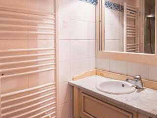 Chalet confortable à Val Thorens, 50m des pistes, 8 pers., cheminée, parking, local à skis - FR-1-637-80 - 2