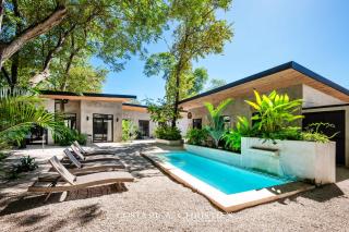 Steps to the Main Surf Break - 3 Bedroom House - Refundores - 8