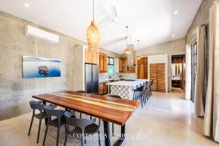 Steps to the Main Surf Break - 3 Bedroom House - Refundores - 2