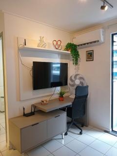 NA BEIRA MAR DE PAJUCARA- EDIF NEO- APARTAMENTO QUARTO E SALA - POSSUI VARANDA- VISTA LATERAL DO MAR-RUA JULIO PLECH FILHO 60 ESQUINA COM AVENIDA DOUTOR ANTONIO GOUVEIA - CONSUMO ELETRICO É PAGO No CKECK-OUT - 1 KWH É 1,35 REIAS - TEM TELA DE PROTEÇÃO - Maceió - 3