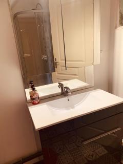 CHAMBRE et JARDIN Village au bord de l eau Cour et Garage privés -  - 8