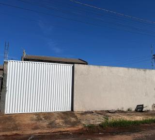 Casa com dois quartos e piscina em mineiros - Mineiros - 0