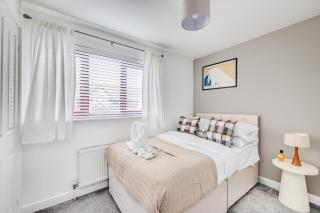 Shenley House - Close to City Centre - Driveway Parking, Self-Check-In, Workspace, Fast WiFi and Smart TV by Yoko Property - 2