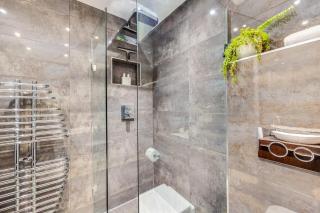 Shenley House - Close to City Centre - Driveway Parking, Self-Check-In, Workspace, Fast WiFi and Smart TV by Yoko Property - 5