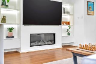 Redbrick Retreat - Generous Coastal Escape - 4