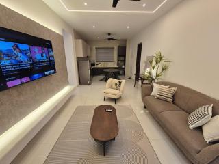 Newly Renovated Modern Luxury suites for 6 pax - 8