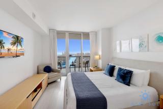 Spacious 2BR Condo, Sleeps 6, Beachwalk Resort - Hallandale Beach - 4