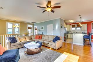 Chic Surf City Retreat with Pool Less Than 1 Block to Beach! - Surf City - 7