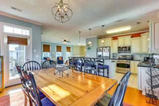 Chic Surf City Retreat with Pool Less Than 1 Block to Beach! - Surf City - 5