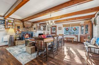 Cottage Inn The Woods -- Pond, Pet Friendly, Grill, Wifi, Fire Pit, Deck, Screen Porch, Fireplace, Private - Berkeley Springs - 8
