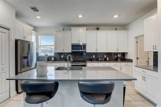 2940 - Elegant 5BR Villa at Storey Lake Resort Comfort Luxury and Proximity Disney and Universal - 3