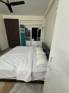 Home away from home - a lake view apartment - - 0