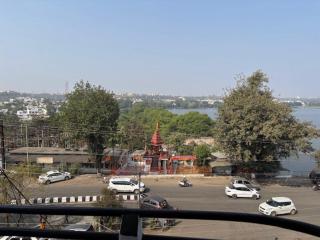 Home away from home - a lake view apartment - - 8