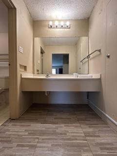 Live In Lodge Gainesville - 1