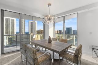 Escape to Beachwalk Resort in Chic Apartment - Hallandale Beach - 6