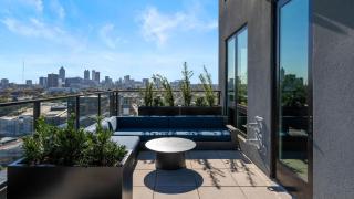 2BD Midtown ATL W-Balcony & Black Truck Option - Atlanta - 0