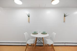 Private Garden Getaway Cozy and Chic Near Subway at "Vintage Luxe" - 8