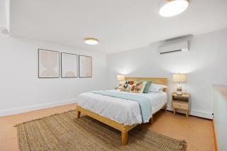 Private Garden Getaway Cozy and Chic Near Subway at "Vintage Luxe" - 3