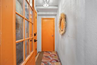 Private Garden Getaway Cozy and Chic Near Subway at "Vintage Luxe" - New York - 1