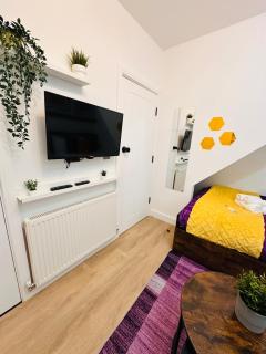R2 - Modern Self-Contained En-Suite Private Room near QE Hospital Harborne - Birmingham - 6