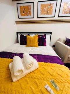 R2 - Modern Self-Contained En-Suite Private Room near QE Hospital Harborne - Birmingham - 1