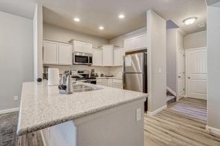 The Peakside Retreat - Elliptical - Desk - 4